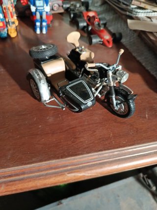 Moto d'epoca con sidecar