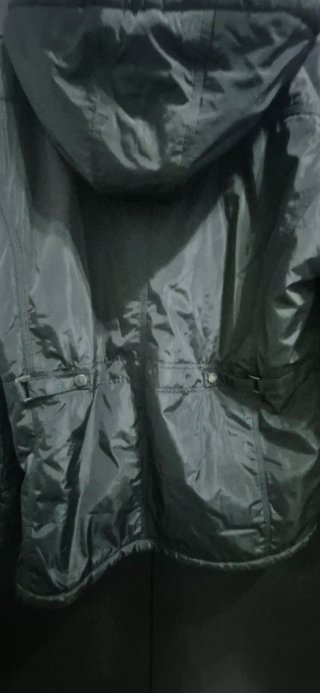 Chaquetón Negro con Capucha