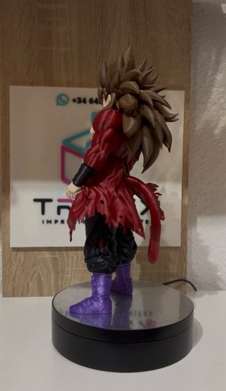 Figura Goku SSJ4 3D
