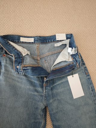 Pantalón vaquero desgastado de zara