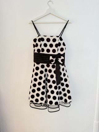 Vestido Blanco elegancia con Estampado de Lunares