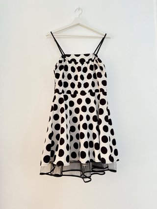 Vestido Blanco elegancia con Estampado de Lunares