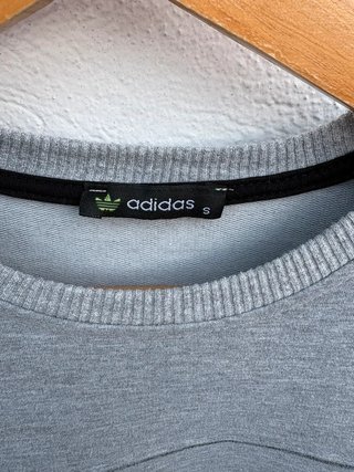 Sudadera Adidas Logo en Relieve Gris Talla S