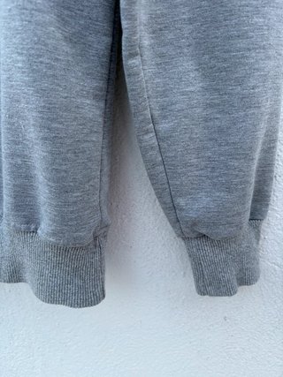 Sudadera Adidas Logo en Relieve Gris Talla S