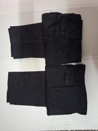 Dos pantalones de campaña/trabajo