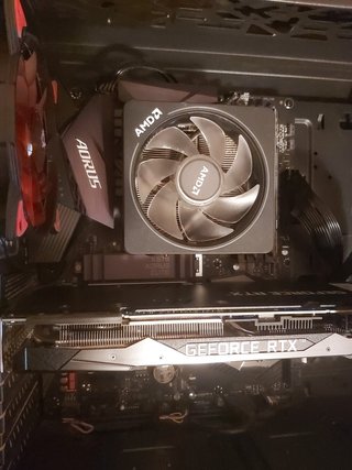 PC gama Media-Alta, 8 proc 32 GB RAM