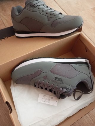 Caja de Zapatillas Fila