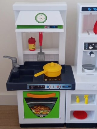 Cocina de juguete modular blanca y verde