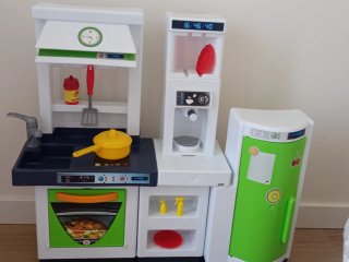 Cocina de juguete modular blanca y verde