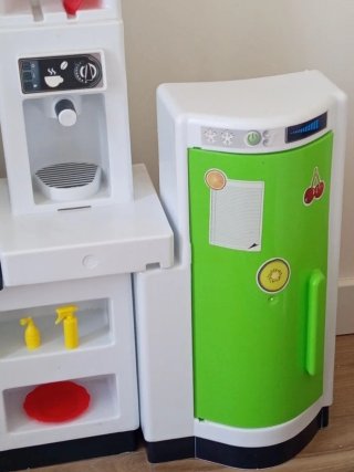 Cocina de juguete modular blanca y verde