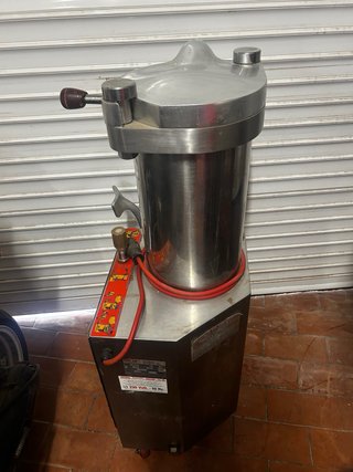 Embutidora Industrial de Acero