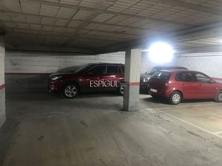Garaje en venta en Eixample Nord – La Devesa en Girona