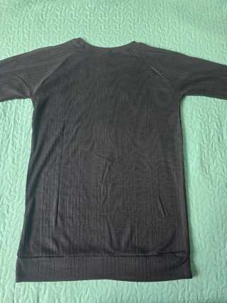 Sudadera negra Talla S. CON ETIQUETA. 5 EUROS