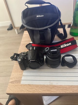 Cámara Nikon D5000 con Objetivo y Accesorios