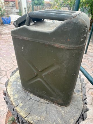 Garrafa militar antigua de chapa