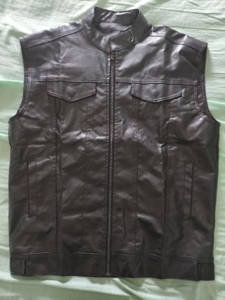 Chaleco imitación cuero negro