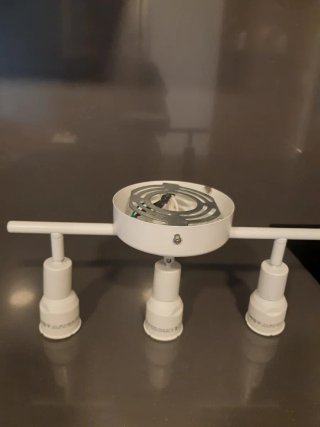 Lámpara de Techo Blanca con 3 Focos Orientables.