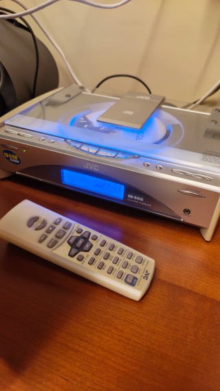 Reproductor CD JVC Plata y Beige