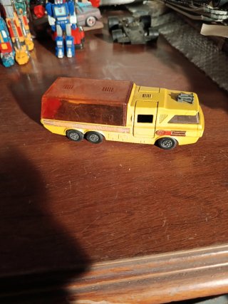 Camioncino giallo vintage
