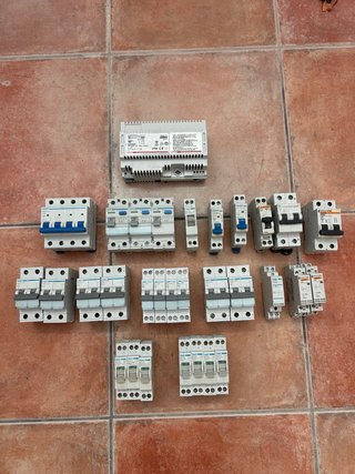 Lote de Material Eléctrico Hager y Chint