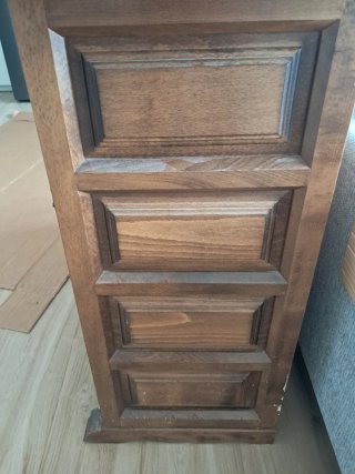 Mueble de madera antiguo