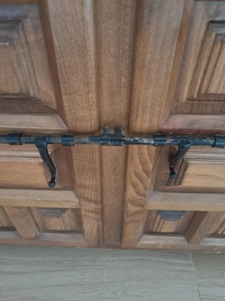 Mueble de madera antiguo