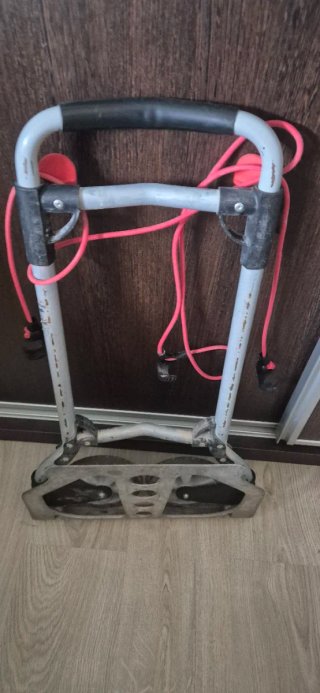 Carretilla plegable con cuerdas elásticas