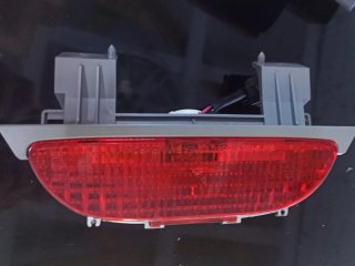 Tercera luz de freno Kia Carnival 2006