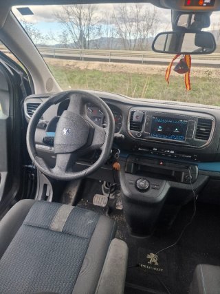 Peugeot Traveller 2021