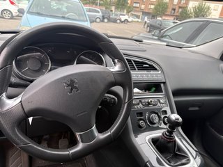 Peugeot 5008 2013. Version 2.0 HDI 150 Allure