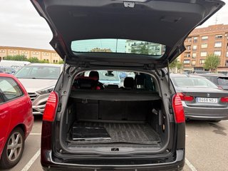 Peugeot 5008 2013. Version 2.0 HDI 150 Allure