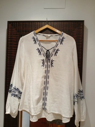 Blusa blanca bordada étnica