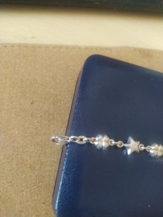 Bracciale con ciondoli a forma di stella e .......
