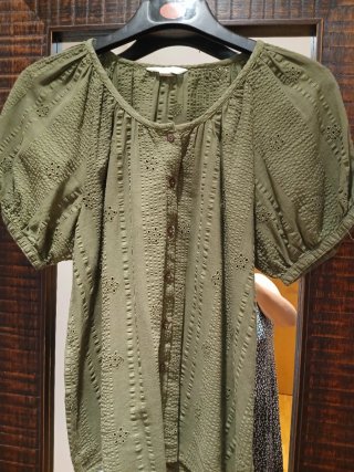 Blusa verde oliva bordada