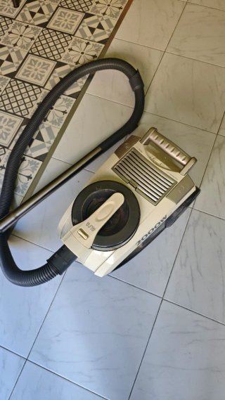 Aspirador con cable Alfa 2000W