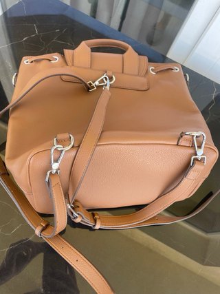 Bolso mochila y colgar marrón elegante