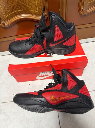 Zapatillas Nike Negras y Rojas