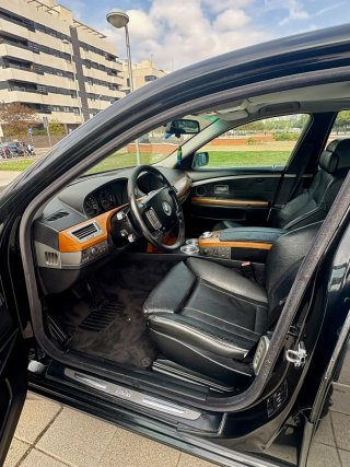 BMW 735i V8 2005