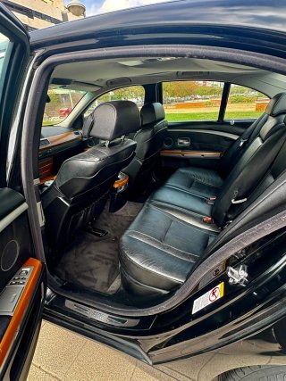 BMW 735i V8 2005