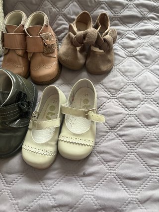 Lote de 7 pares de zapatos para bebé