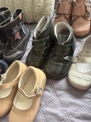 Lote de 7 pares de zapatos para bebé
