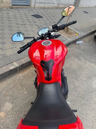 Ducati Monster 821 Roja