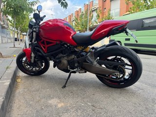Ducati Monster 821 Roja