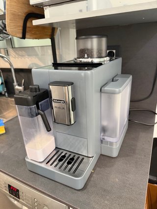 Cafetera DeLonghi Rivelia automática