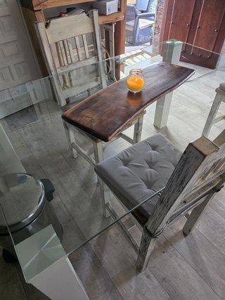 Mesa de Comedor con patas de acero y cristal