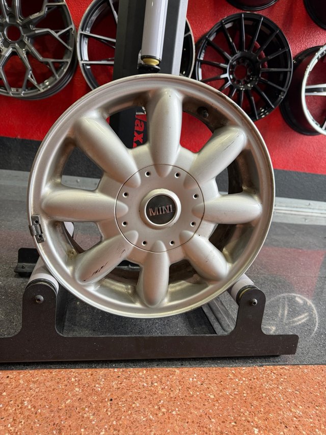 Llanta de Aluminio MINI en 15”