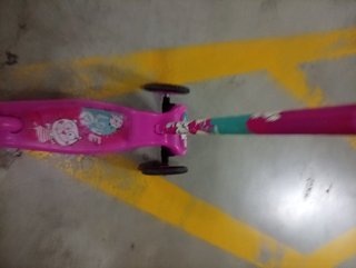 Trotinete Infantil 3 Rodas Rosa com sinais de uso.