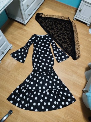Vestido de gitana negro con lunares blancos