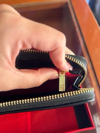 Monedero Carolina Herrera CH Negro Dorado
