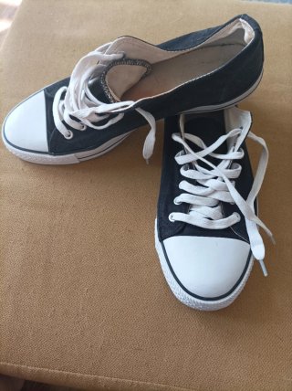 Zapatillas lona negras y blancas